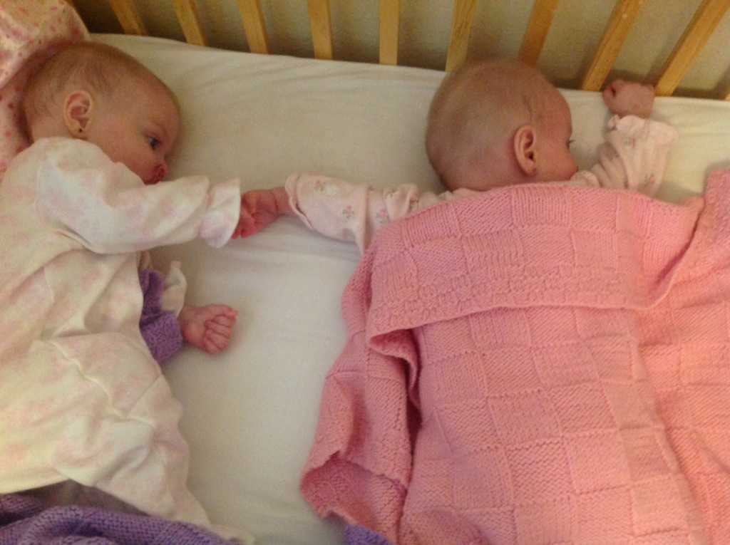 Can Twins Sleep in the Same Crib?