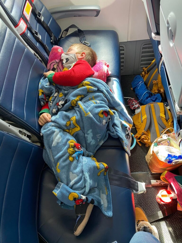 can-baby-sleep-on-floor-of-plane-infant-s-comfort